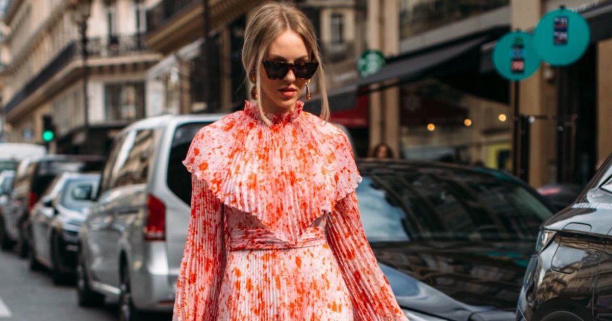 Las mujeres de 50 con estilo boho han caído rendidas ante este vestido de Zara que disimula barriga y tapa brazo