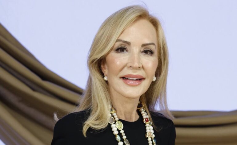 Carmen Lomana vuelve a presumir de estilo y elegancia con el vestido de invitada que marcará tendencia este 2025