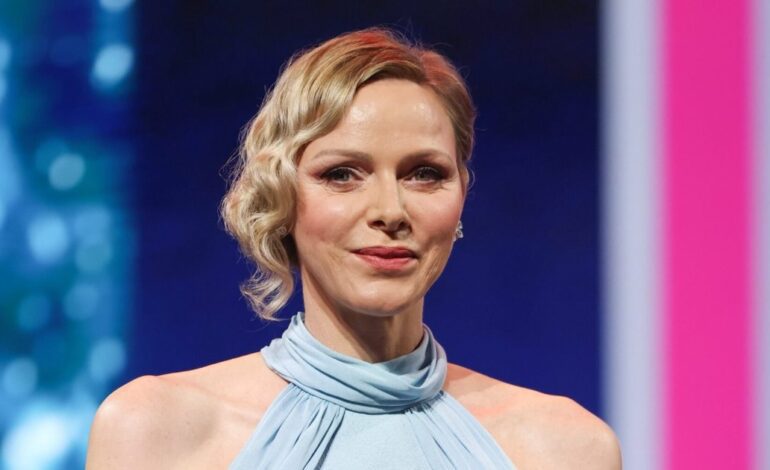 Charlene de Mónaco deslumbra en Montecarlo con un vestido que realza la figura e ilumina el rostro a sus 47 años