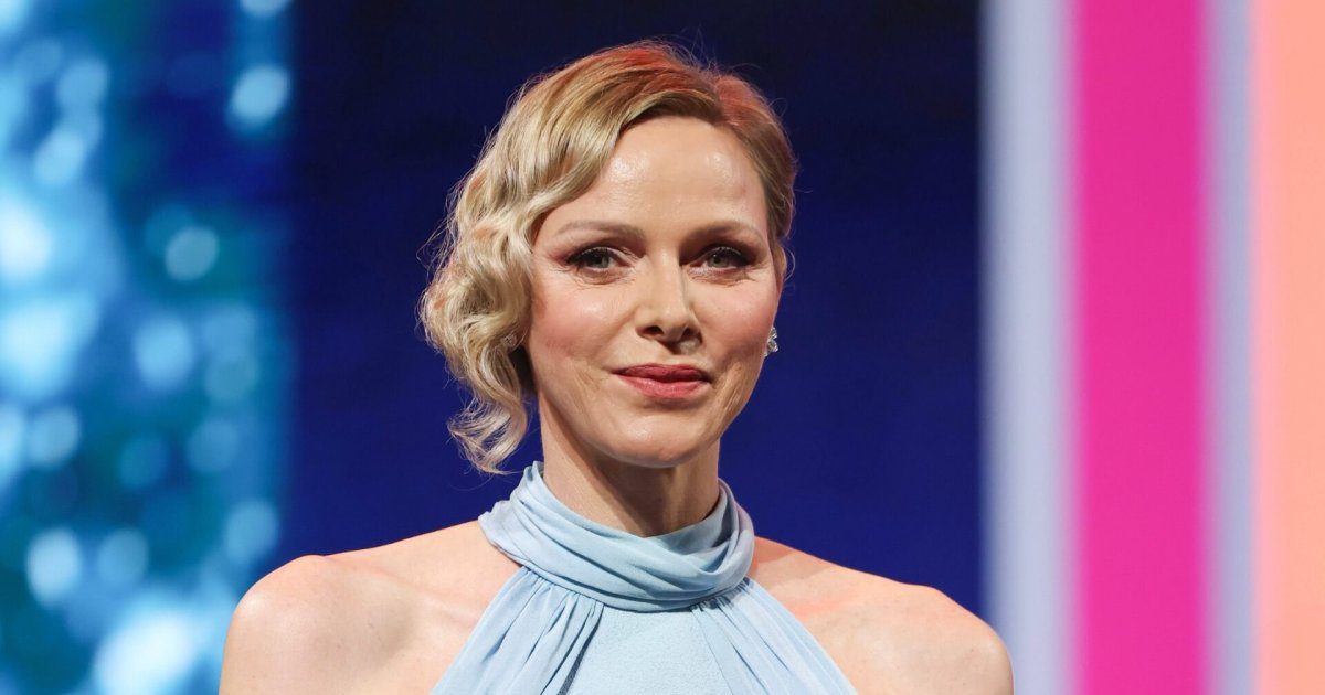 Charlene de Mónaco deslumbra en Montecarlo con un vestido que realza la figura e ilumina el rostro a sus 47 años