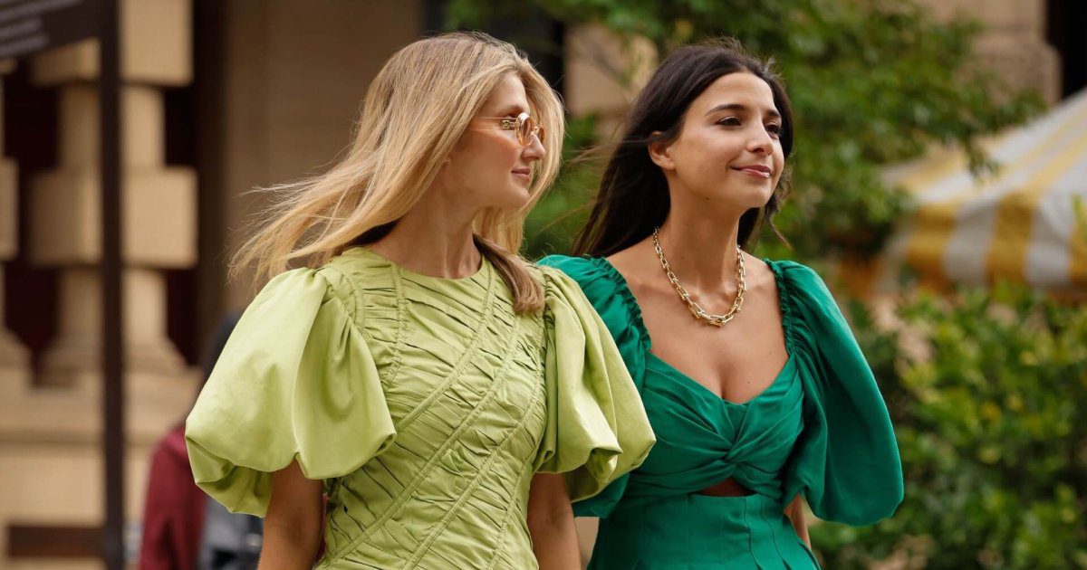 Los 7 vestidos de Zara que hacen efecto tipazo y serán un éxito durante las rebajas de verano