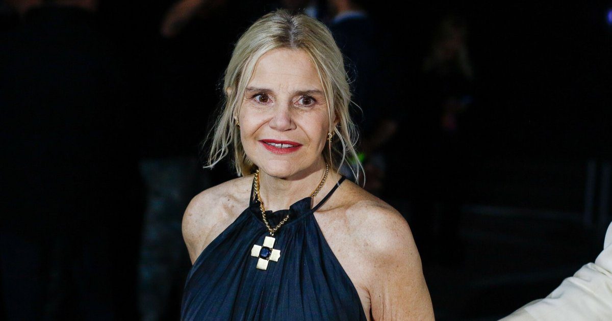 Eugenia Martínez de Irujo deslumbra con el vestido estampado perfecto para las mujeres de 50+ este verano