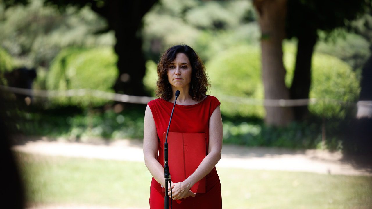 El ‘show’ de Ayuso opaca los planes de Feijóo y da un respiro al Gobierno en la Conferencia de Presidentes