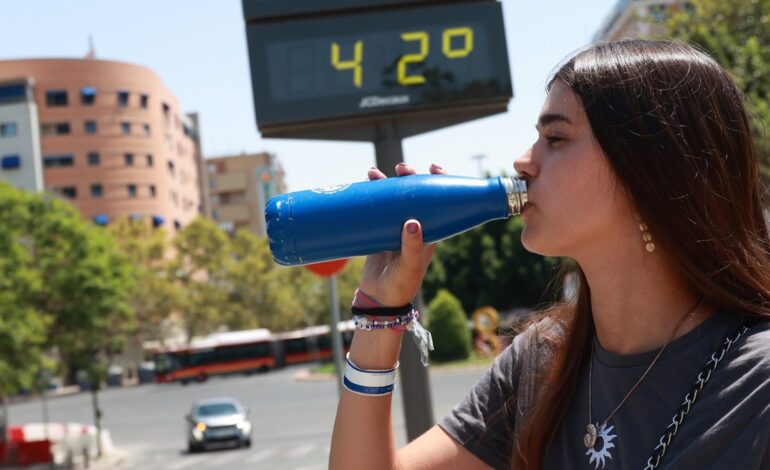 máximas de 43 grados y 14 comunidades en alerta