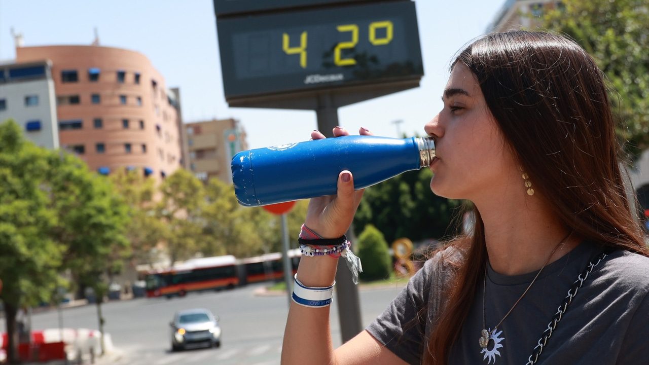 máximas de 43 grados y 14 comunidades en alerta