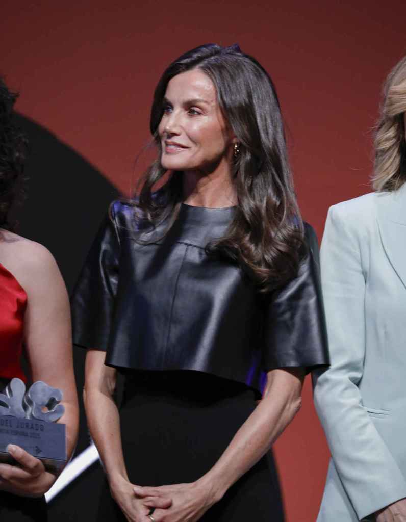 Queen Letizia en la competencia ibero -estadounidense de monólogos científicos solo de ciencia en el Teatro Fernando de Rojas del Círculo de Bellas Artes de Madrid (Foto: Gtres).