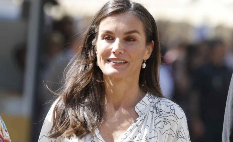 Ha sido ver el brillo del pelo de Letizia en su última aparición e ir corriendo a preguntarle a un peluquero cómo conseguir ese efecto