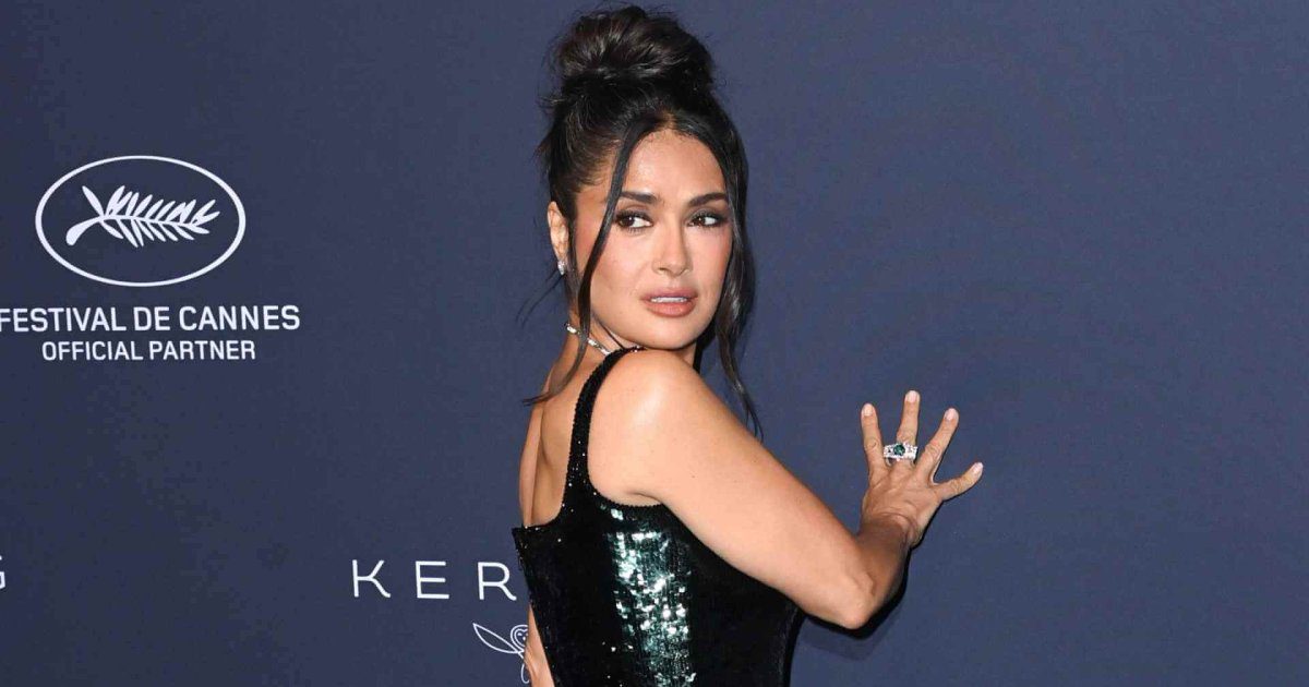 Nunca adivinarías cuál es el producto que menos utiliza Salma Hayek en su rutina de belleza diaria