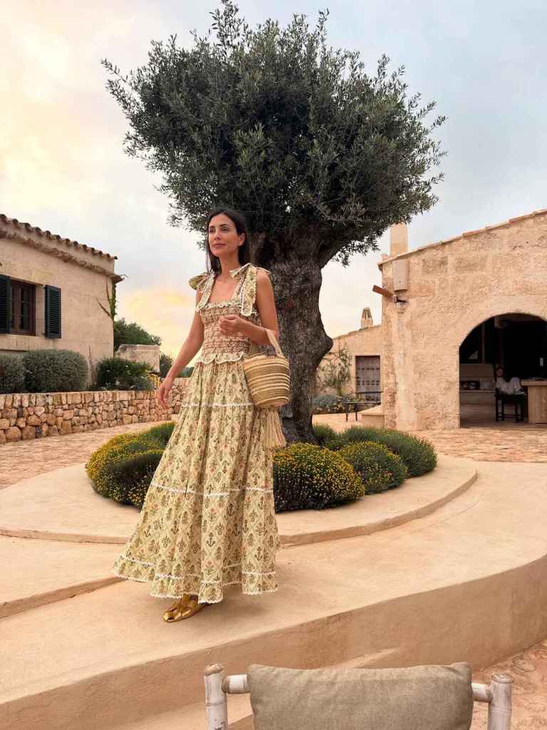 Vestido impreso de Osma Sassa con cangrejo dorado 