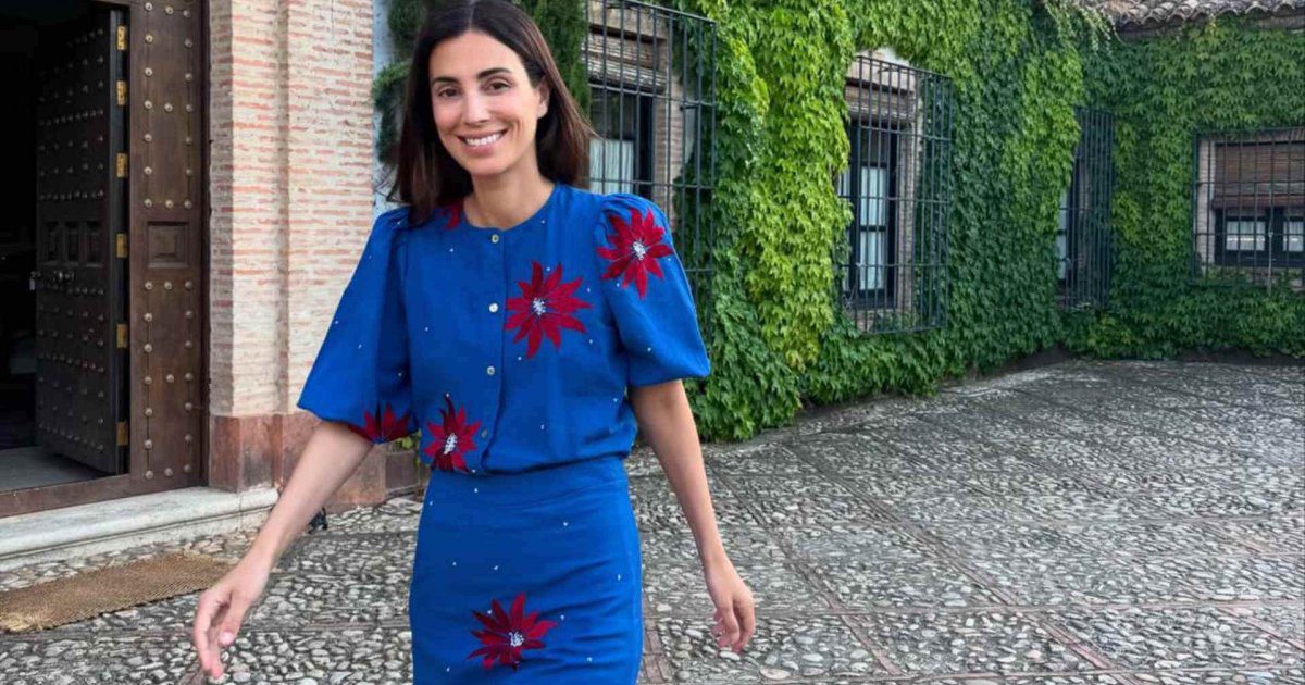 Después de ver los últimos looks de Sassa de Osma con cangrejeras doradas las pijas madrileñas harán cola para lucir este calzado plano en verano