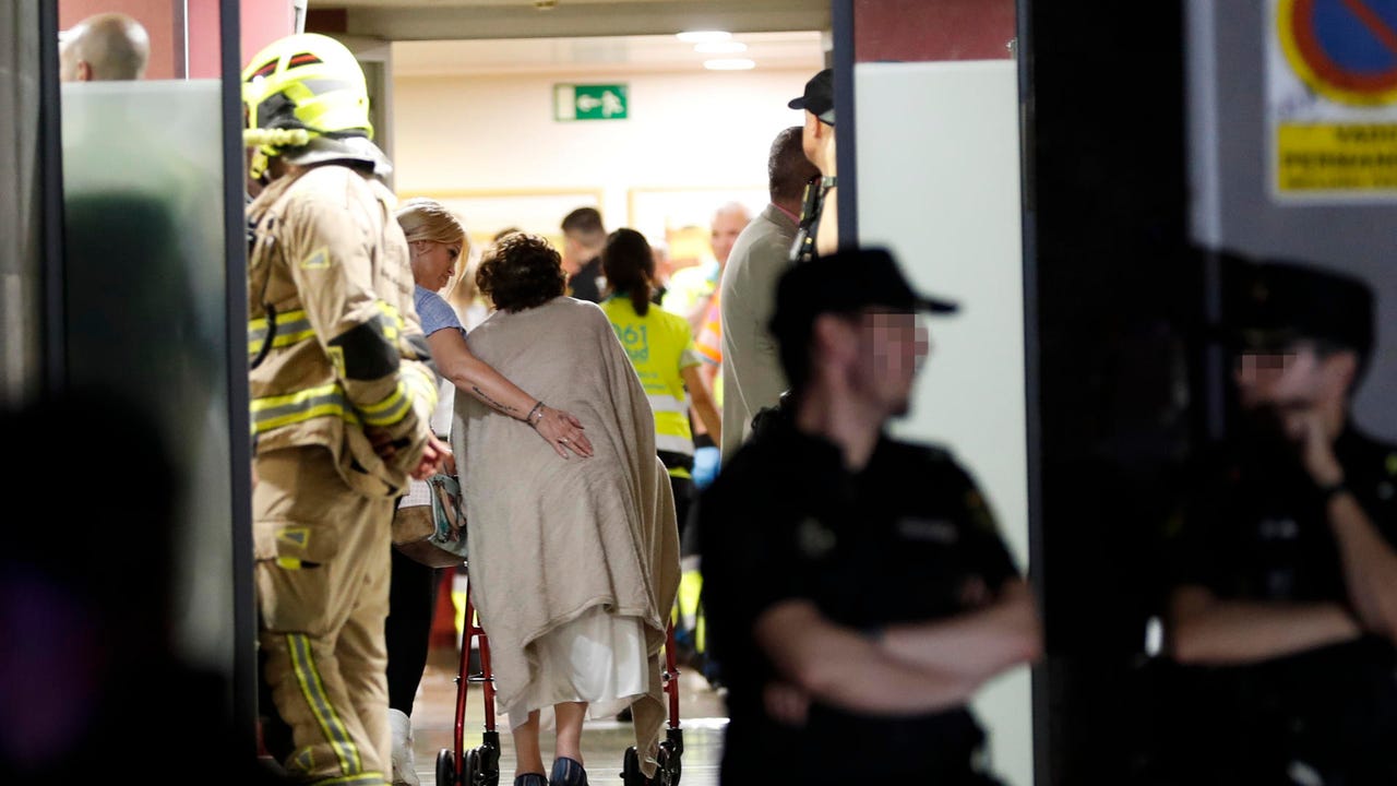 Muere una persona y otras 19 resultan heridas tras un incendio en una residencia de ancianos en Zaragoza