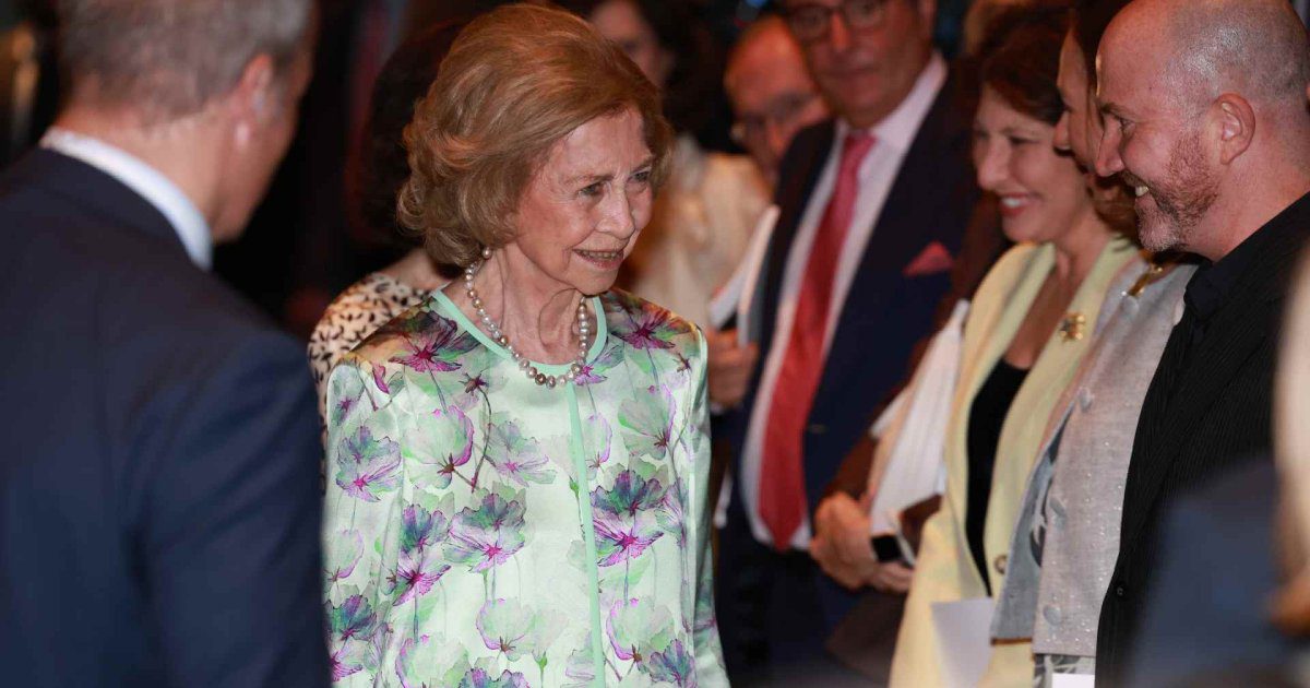 El ‘total look’ de invitada de la reina Sofía que nuestras abuelas perfectamente podrían tener ya en sus armarios