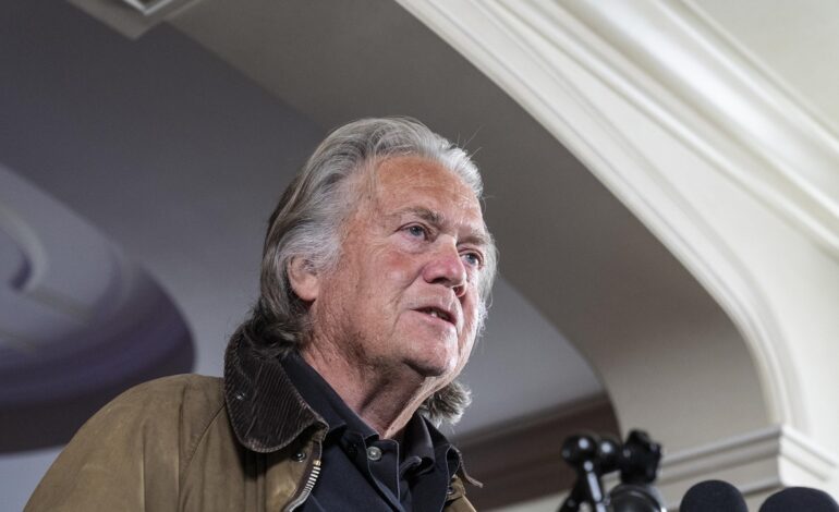 Steve Bannon pide a Trump «investigar» a Elon Musk y «deportarle inmediatamente»