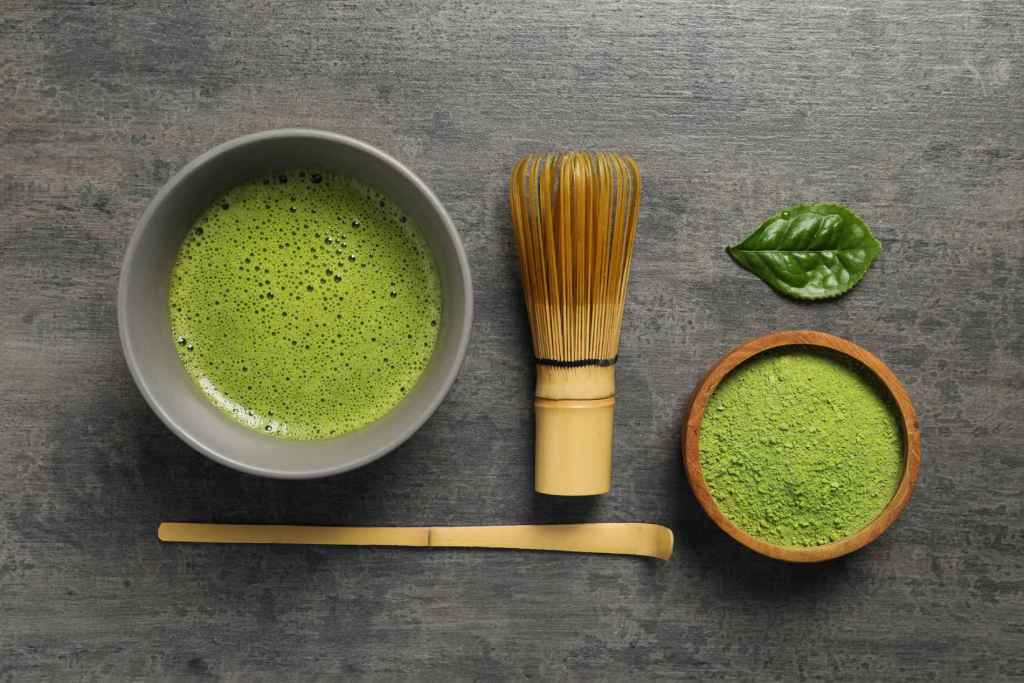 El té de matcha tiene propiedades antioxidantes que dan luz a la piel 