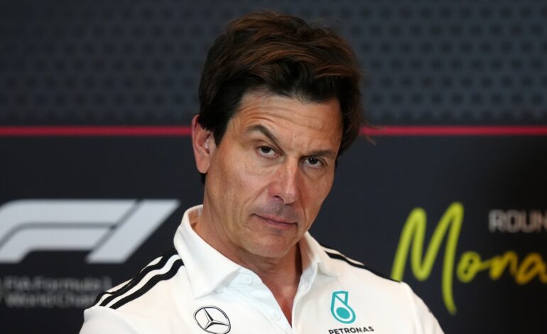 Cabreo monumental del jefe de Mercedes con Red Bull: «Es mezquino»