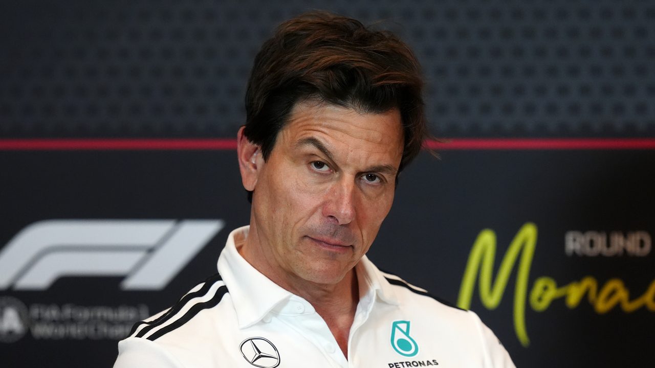 Cabreo monumental del jefe de Mercedes con Red Bull: «Es mezquino»