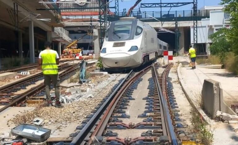 Un problema con un cambio de agujas, probable causa del descarrilamiento que tumbó la alta velocidad en Chamartín