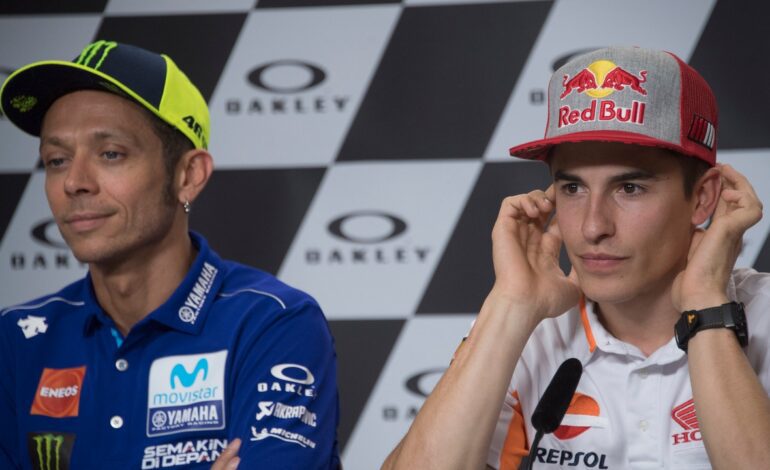 Valentino Rossi echa más leña al fuego de su guerra con Marc Márquez