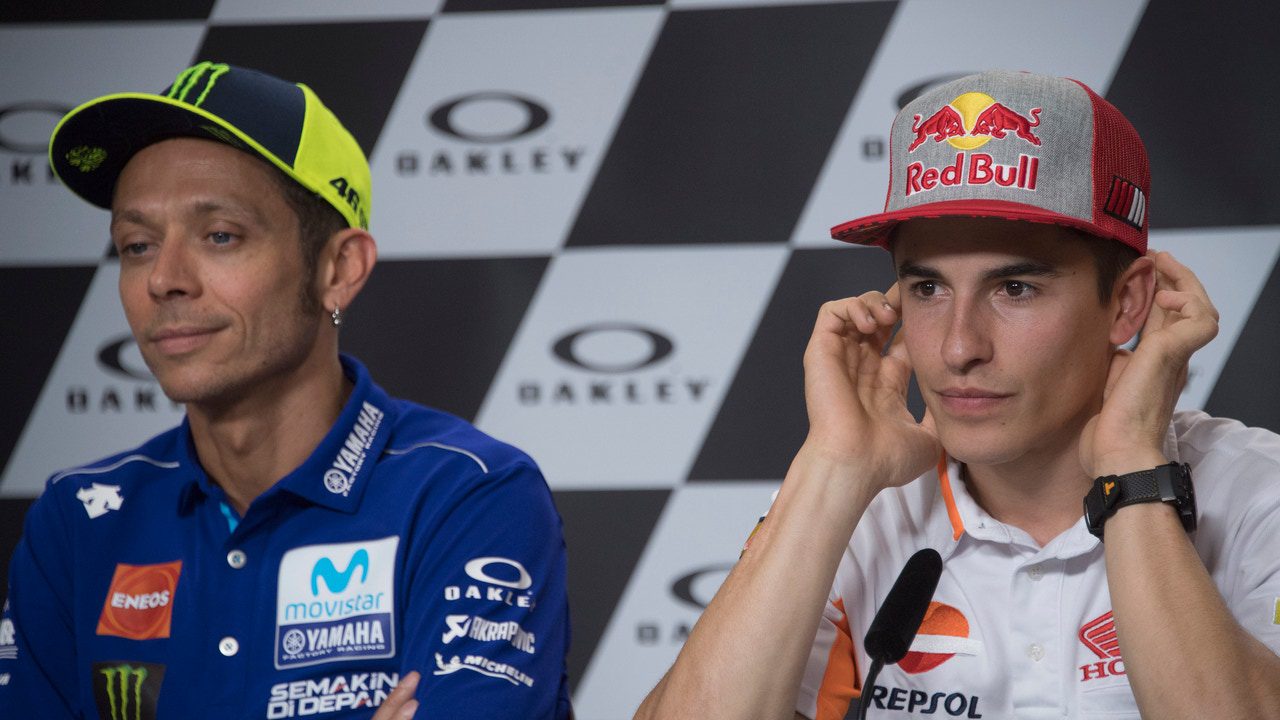 Valentino Rossi echa más leña al fuego de su guerra con Marc Márquez