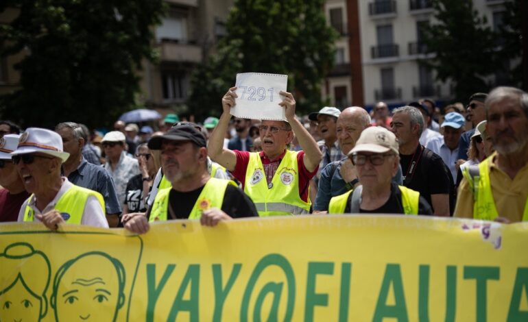 Cientos de personas se manifiestan en Madrid para homenajear a los fallecidos por los ‘protocolos de la vergüenza’