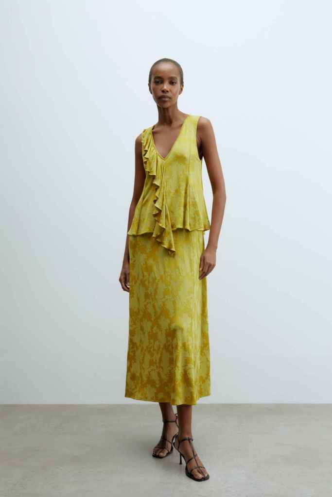 Vestido de invitados con folletos de ventas de verano SFera