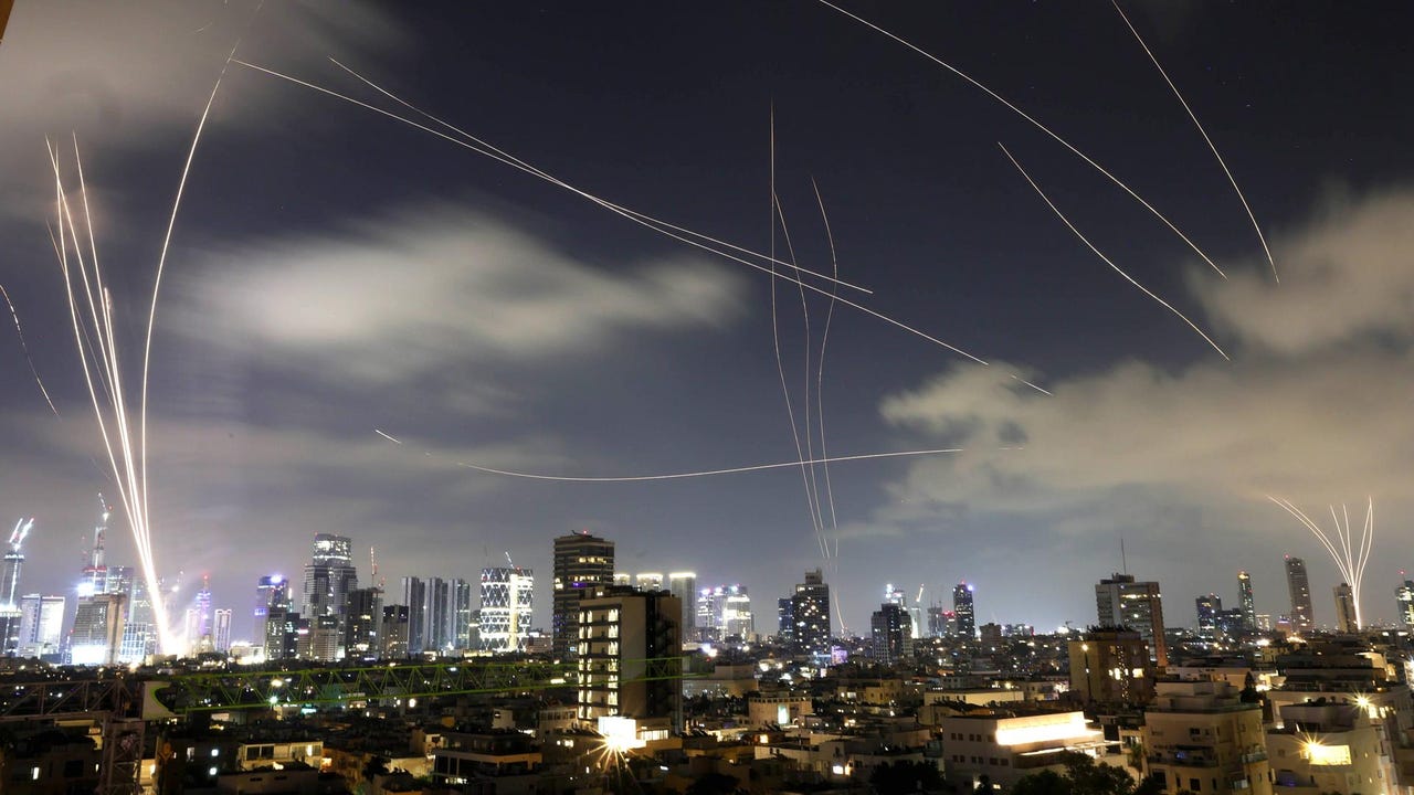Israel intensifica sus operaciones contra objetivos clave en Irán y eleva la presión sobre Jamenei