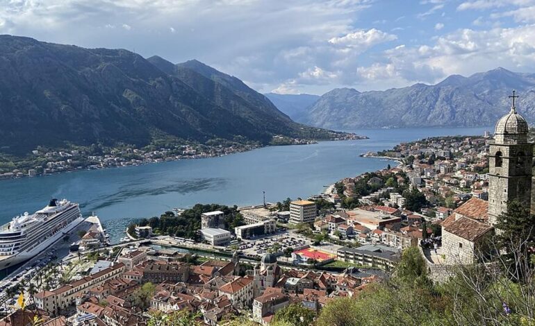 ¿Alguien sabe en qué país está Kotor?