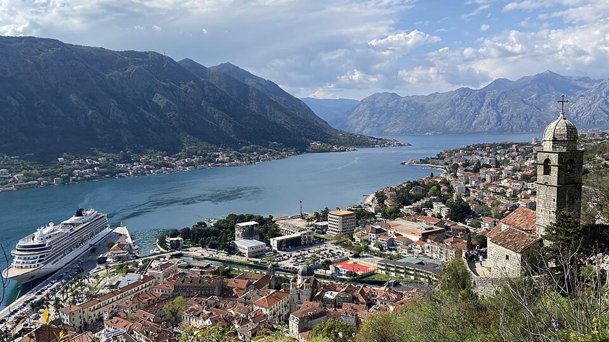 ¿Alguien sabe en qué país está Kotor?