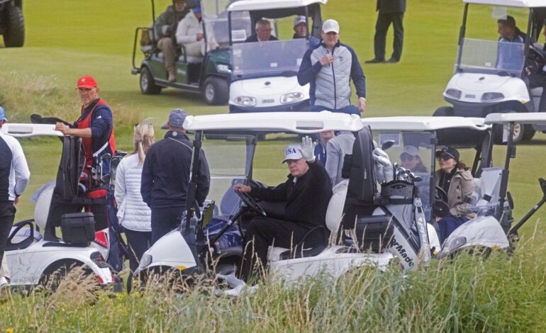 Trump juega al golf en Escocia antes de sus reuniones con Von der Leyen y Starmer