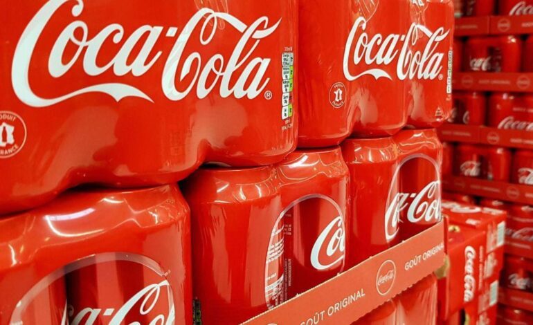 Coca-Cola cambiará su fórmula en Estados Unidos a petición de Trump y volverá a emplear azúcar de caña