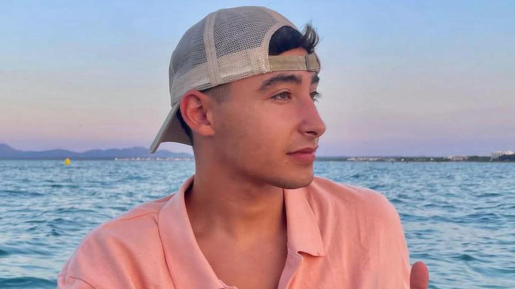 Imágenes del día: la foto del hijo mayor de Juan del Val y Nuria Roca que confirma que está en el equipo 'La isla de las tentaciones'