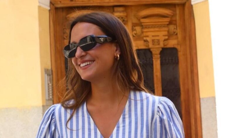 El mono de rayas de Marta Pombo es ideal para las tardes de verano y es ‘made in Spain’