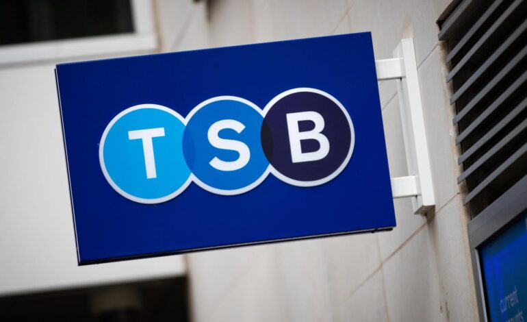 Los ‘proxies’ ISS y Glass Lewis recomiendan votar a favor de vender TSB en la junta de Sabadell