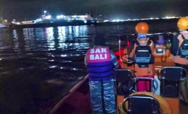 Al menos dos muertos y 43 desaparecidos tras hundirse un ferry cerca de Bali