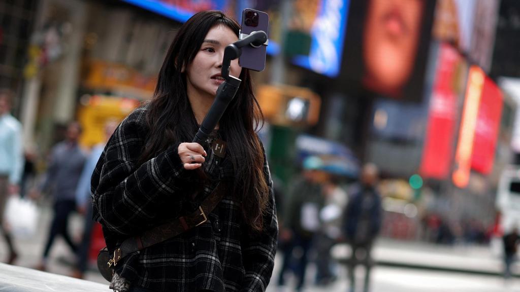 Young Asian Tiktokera.