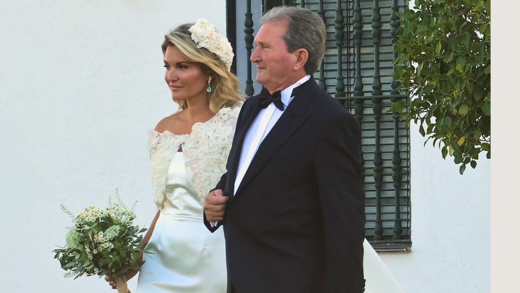 las fotos de una boda en un cortijo frente al mar y los elegantes ‘looks’ de las invitadas