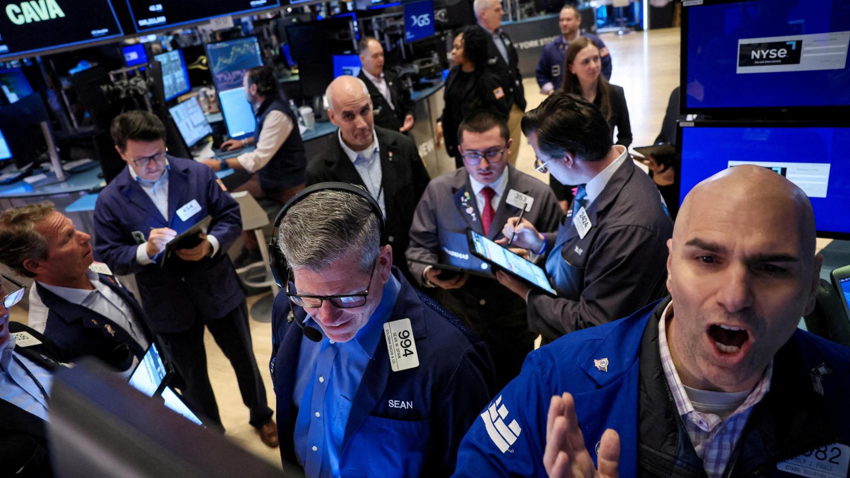 Wall Street cae con la amenaza de Trump de imponer aranceles del 35% a Canadá