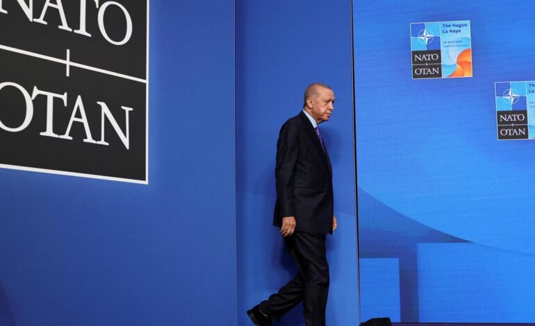 La UE y EEUU anteponen una Turquía «funcional» a una democrática mientras Erdogan sigue encarcelando a alcaldes