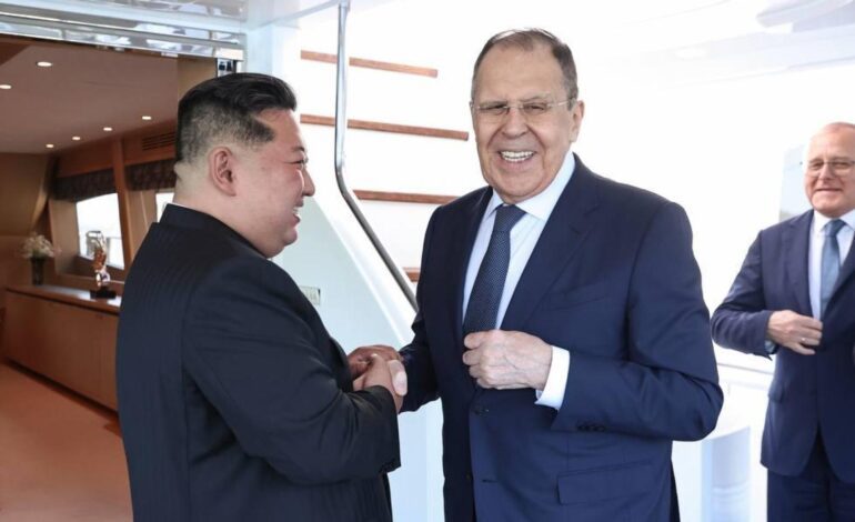 Kim Jong-un recibe al ruso Lavrov para tratar la cooperación bilateral y hablar sobre la situación en Ucrania