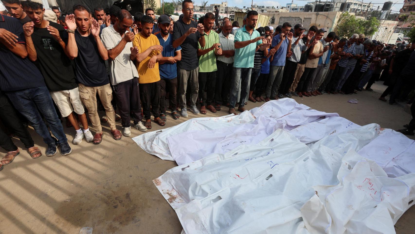 Al menos 24 palestinos muertos en un tiroteo junto a un punto de reparto de ayuda en Gaza en la ciudad sureña de Rafah