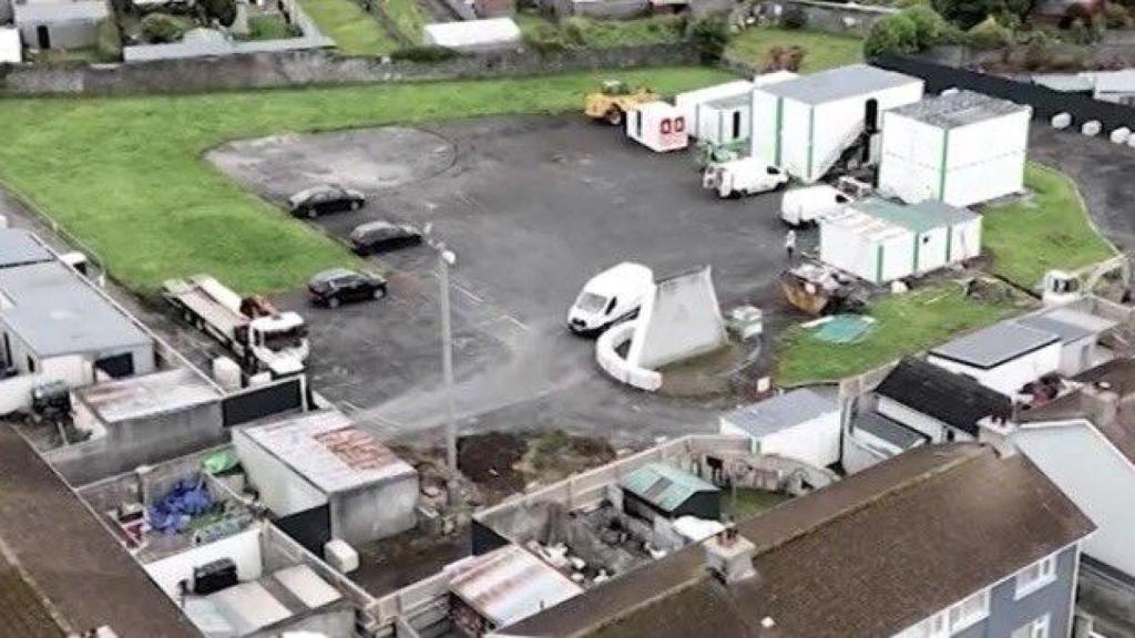 Vista aérea del sitio de Hogar de infantil maternal de Tuam, preparada para obras de exhumación.