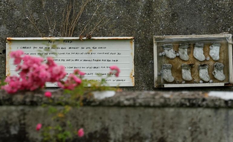 Comienza la exhumación en Irlanda de los 796 bebés que fueron enterrados por monjas en una fosa común clandestina
