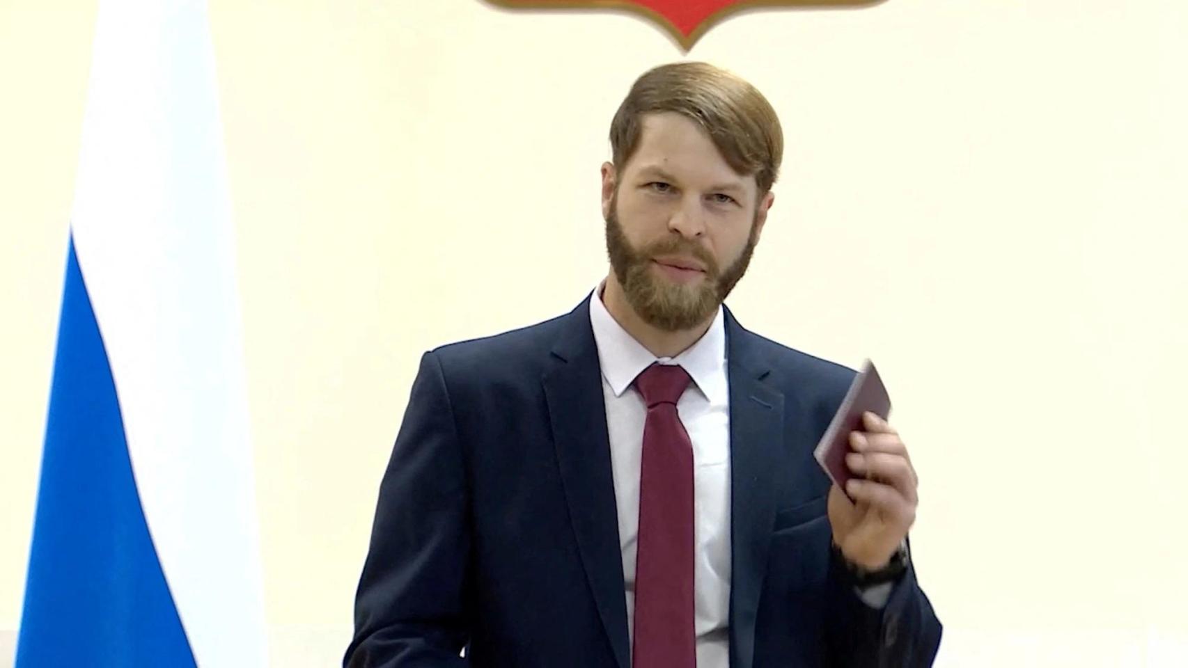 un estadounidense recibe la nacionalidad rusa por sus servicios al Kremlin