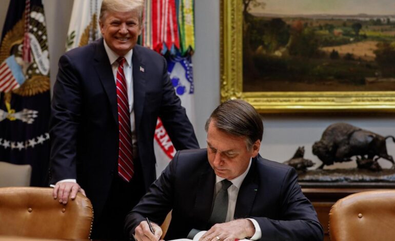 le acusa de estar realizando una «caza de brujas» contra el expresidente