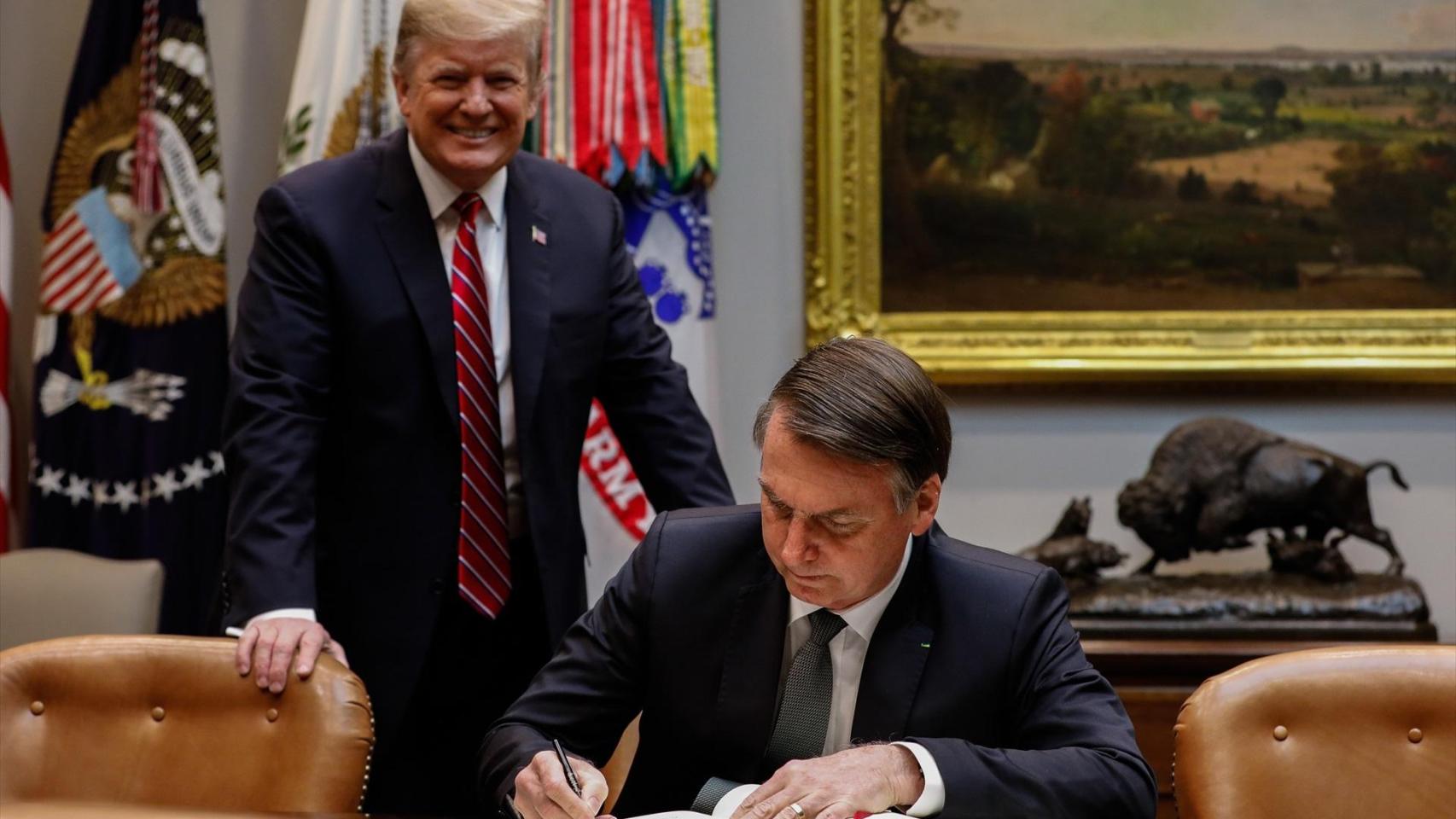 le acusa de estar realizando una «caza de brujas» contra el expresidente