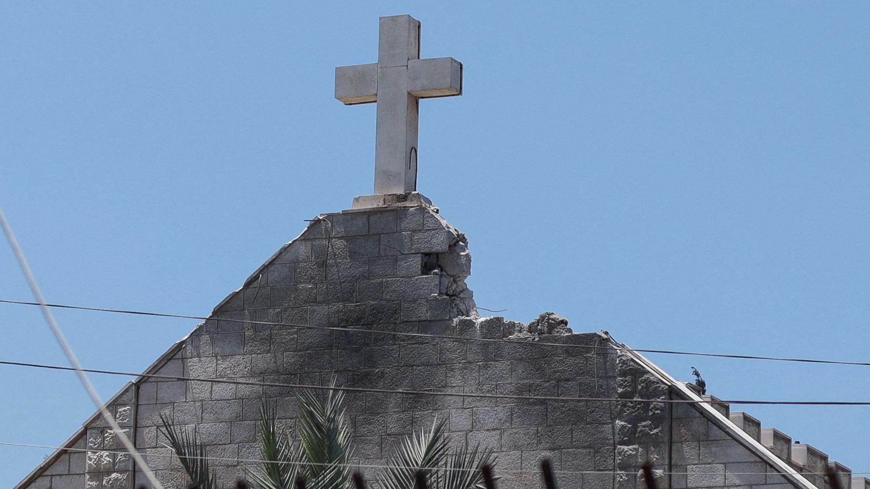 El Vaticano pone en duda la versión israelí del ataque contra la única iglesia católica en Gaza y pide una investigación