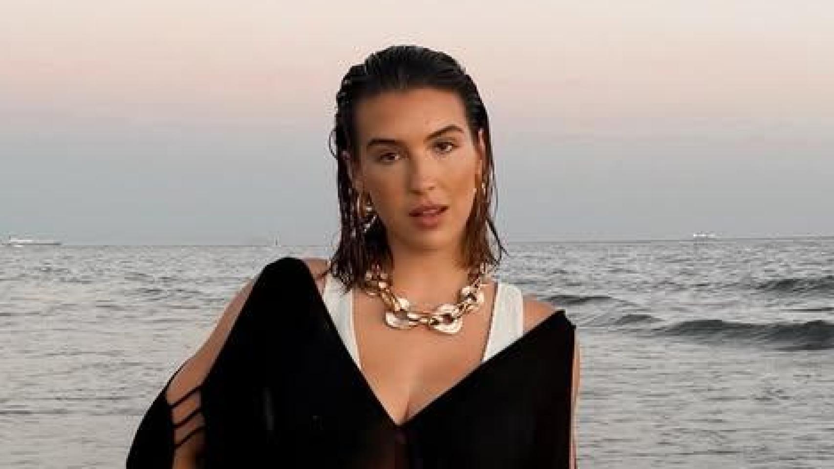 El top de Zara que tiene Alba Díaz ya arrasa entre las mujeres que más entienden de moda