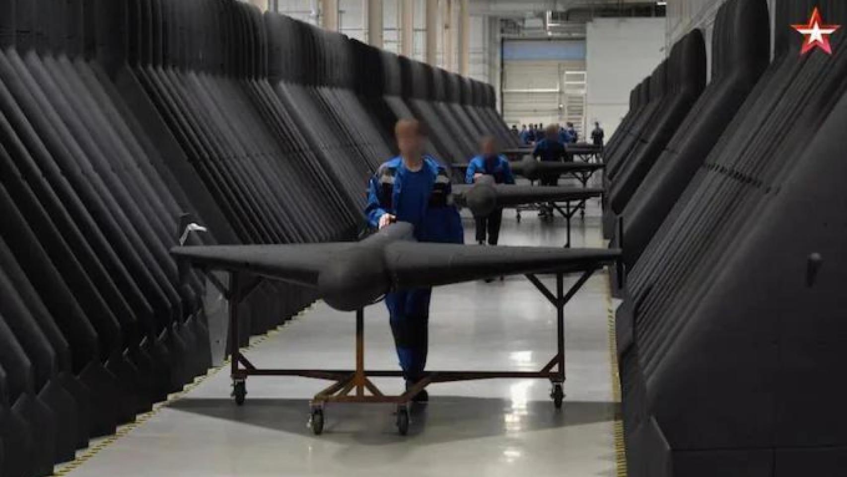 así funciona la mayor fábrica de drones suicidas del mundo