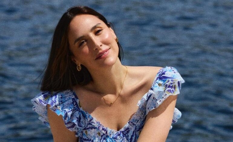 Tamara Falcó enseña el vestido de rebajas que todas las mujeres de más de 45 años desean en su armario