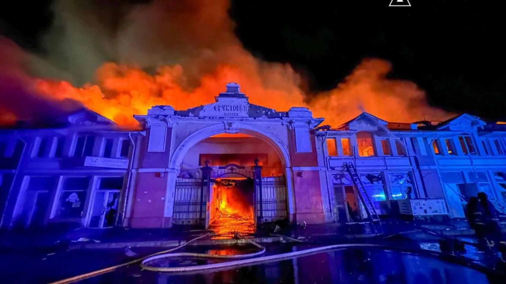 Rusia lanza un ataque masivo en Odesa tras la reunión fallida con Kiev y destruye parte de la ciudad, protegida por UNESCO